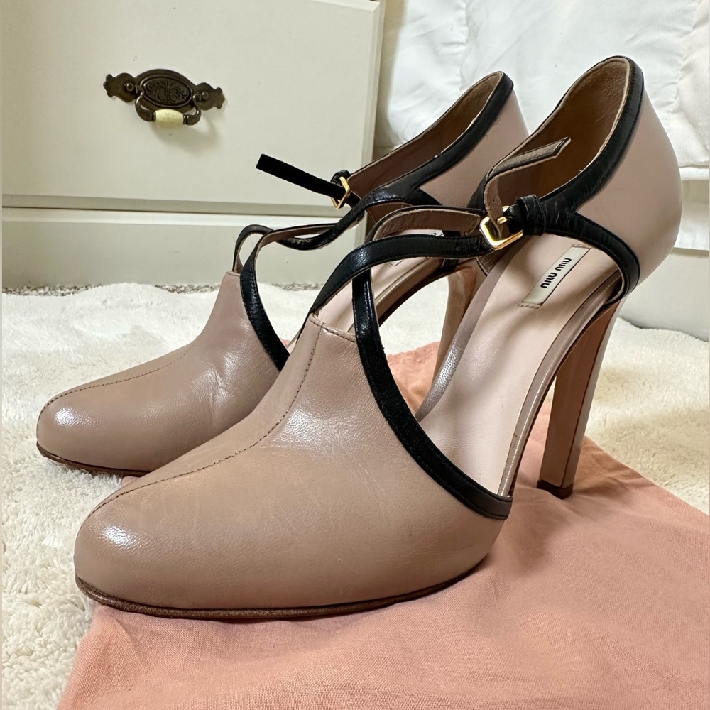 ⚠️‼️Vintage Miu Miu 2006 Pumps‼️⚠️ - Picture 1 of 6